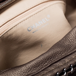 مملوكة مسبقًا Chanel Golden Brown Leather Medium Luxe Ligne Bowler Bag