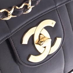 Pre Owned حقيبة شانيل قلاب مزدوج كلاسيك جامبو جلد مبطنة سوداء