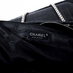 مملوكة مسبقًا حقيبة يد شانيل مادموازيل كبيرة جلد بطانة رأسية سوداء 