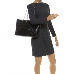 مملوكة مسبقًا حقيبة يد شانيل مادموازيل كبيرة جلد بطانة رأسية سوداء 