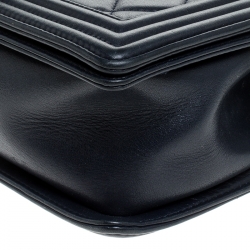 مملوكة مسبقًا Chanel Navy Blue Quilted Leather Medium Boy Flap Bag