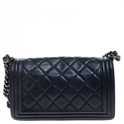 مملوكة مسبقًا Chanel Navy Blue Quilted Leather Medium Boy Flap Bag