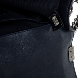 مملوكة مسبقًا Chanel Navy Blue Quilted Leather Medium Boy Flap Bag