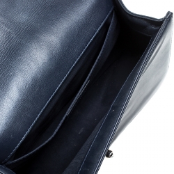 مملوكة مسبقًا Chanel Navy Blue Quilted Leather Medium Boy Flap Bag