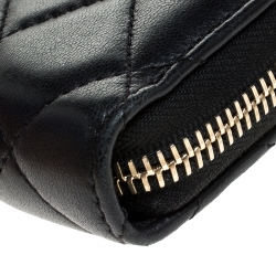 مملوكة مسبقًا محفظة شانيل CC جلد مبطن سوداء صغيرة