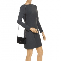 Pre Owned حقيبة كلتش شانيل WOC جلد سوداء مبطنه بسلسلة