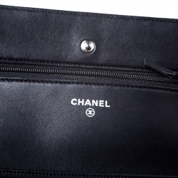 Pre Owned حقيبة كلتش شانيل WOC جلد سوداء مبطنه بسلسلة