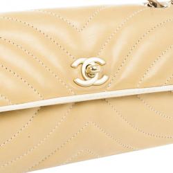 مملوكة مسبقًا Chanel Beige Leather Medium Flap Bag
