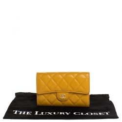 Pre Owned محفظة شانيل كلاسيك L بقلاب جلد خردلية