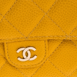 Pre Owned محفظة شانيل كلاسيك L بقلاب جلد خردلية