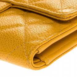 Pre Owned محفظة شانيل كلاسيك L بقلاب جلد خردلية