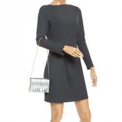 Pre Owned حقيبة كلتش شانيل بسلسلة وقلاب جلد مكشكش ميتاليك فضية