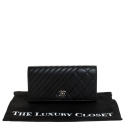 مملوكة مسبقًا Chanel Black Quilted Leather CC Yen Flap Continental Wallet