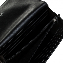 مملوكة مسبقًا Chanel Black Quilted Leather CC Yen Flap Continental Wallet