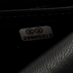 مملوكة مسبقًا Chanel Black Quilted Leather CC Yen Flap Continental Wallet