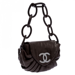 مملوكة مسبقًا حقيبة كتف شانيل قلاب CC حلقات جلد طية بنيه