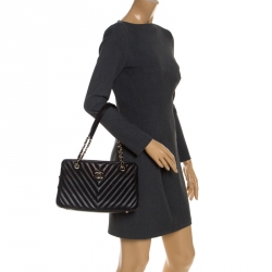 Pre Owned Chanel Black Chevron Quilted Leather Shoulder Bag