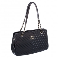 Pre Owned Chanel Black Chevron Quilted Leather Shoulder Bag