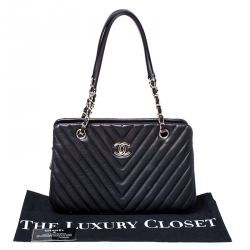 Pre Owned Chanel Black Chevron Quilted Leather Shoulder Bag