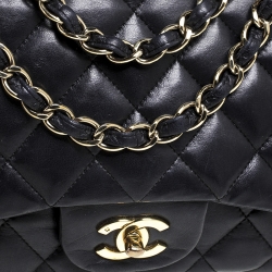 Pre Owned حقيبة شانيل جامبو كلاسيك جلد أسود مبطن بقلاب