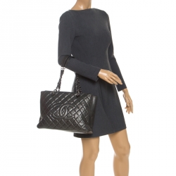 مملوكة مسبقًا Chanel Metallic Grey Quilted Caviar Leather Grand Shopper Tote