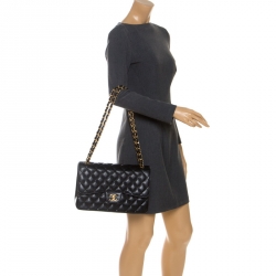 مملوكة مسبقًا Chanel Black Quilted Caviar Leather Jumbo Classic Double Flap Bag