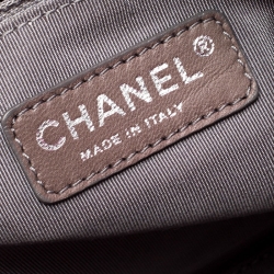 مملوكة مسبقًا حقيبة يد شانيل مودرن شين ايست ويست جلد وردية ميتالك