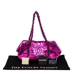 مملوكة مسبقًا حقيبة يد شانيل مودرن شين ايست ويست جلد وردية ميتالك