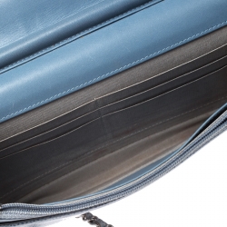 مملوكة مسبقًا حقيبة كلتش شانيل تايمليس WOC جلد زرقاء سماوية مبطنة بسلسلة