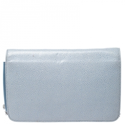 مملوكة مسبقًا حقيبة كلتش شانيل تايمليس WOC جلد زرقاء سماوية مبطنة بسلسلة