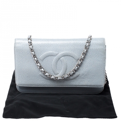 مملوكة مسبقًا حقيبة كلتش شانيل تايمليس WOC جلد زرقاء سماوية مبطنة بسلسلة