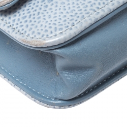 مملوكة مسبقًا حقيبة كلتش شانيل تايمليس WOC جلد زرقاء سماوية مبطنة بسلسلة