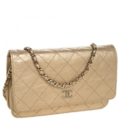 مملوكة مسبقًا حقيبة كلتش شانيل WOC جلد أحمر مبطن بسلسلة