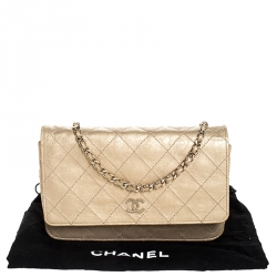 مملوكة مسبقًا حقيبة كلتش شانيل WOC جلد أحمر مبطن بسلسلة