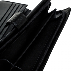 مملوكة مسبقًا محفظة شانيل CC بطيتين جلد سوداء طويلة