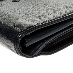 مملوكة مسبقًا محفظة شانيل CC بطيتين جلد سوداء طويلة