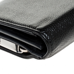 مملوكة مسبقًا محفظة شانيل CC بطيتين جلد سوداء طويلة