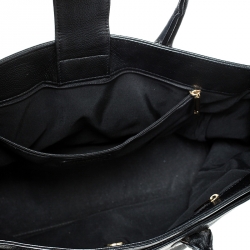 Pre Owned حقيبة يد شانيل سيرف إكساكاتيف كبيرة جلد كافيار سوداء