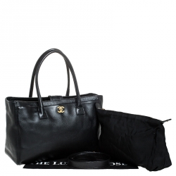 Pre Owned حقيبة يد شانيل سيرف إكساكاتيف كبيرة جلد كافيار سوداء