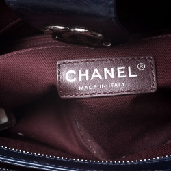 مملوكة مسبقًا Chanel Blue Quilted Leather Chain Clutch