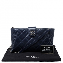 مملوكة مسبقًا Chanel Blue Quilted Leather Chain Clutch