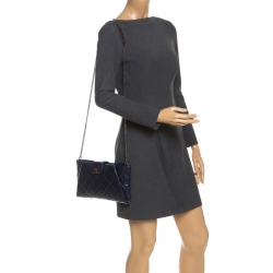 مملوكة مسبقًا Chanel Blue Quilted Leather Chain Clutch