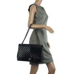 مملوكة مسبقًا Chanel Black Quilted Leather Chevron Jumbo Flap Bag