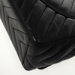 مملوكة مسبقًا Chanel Black Quilted Leather Chevron Jumbo Flap Bag