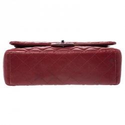 مملوكة مسبقًا حقيبة شانيل ماكسي كلاسيك جلد أحمر لامع مبطن بقلاب مزدوج