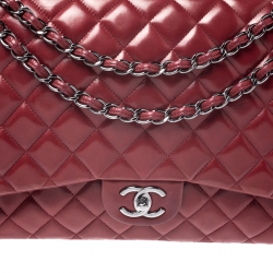 مملوكة مسبقًا حقيبة شانيل ماكسي كلاسيك جلد أحمر لامع مبطن بقلاب مزدوج