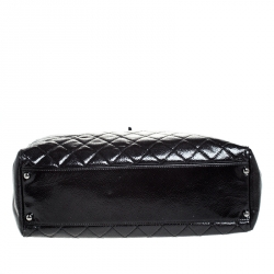 مملوكة مسبقًا Chanel Black Quilted Caviar Patent Leather Shopper Tote