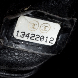 Pre Owned حقيبة شانيل ماكسي كلاسيك جلد كافيار أسود مبطن بقلاب