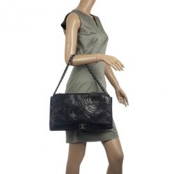 مملوكة مسبقًا حقيبة شانيل رانواي إصدار خاص قلاب كاميليا جلد خروف سوداء