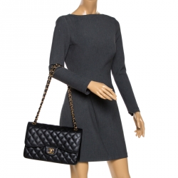 Pre Owned حقيبة شانيل جامبو كلاسيك جلد كافيار أسود مبطن بقلاب مزدوج